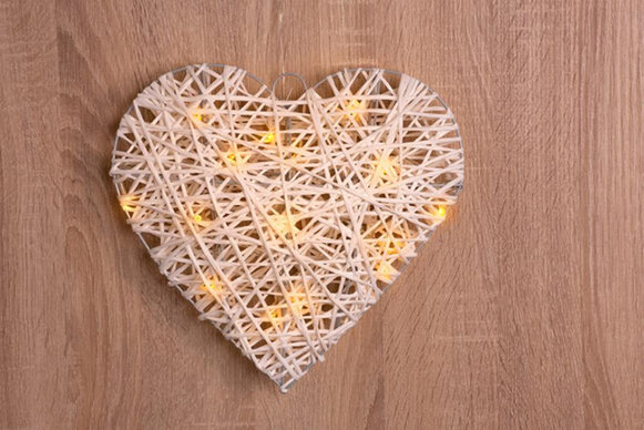 Rattan Metal Heart, 15 LED, 3xAA, IP20, interiér, 30x6 cm