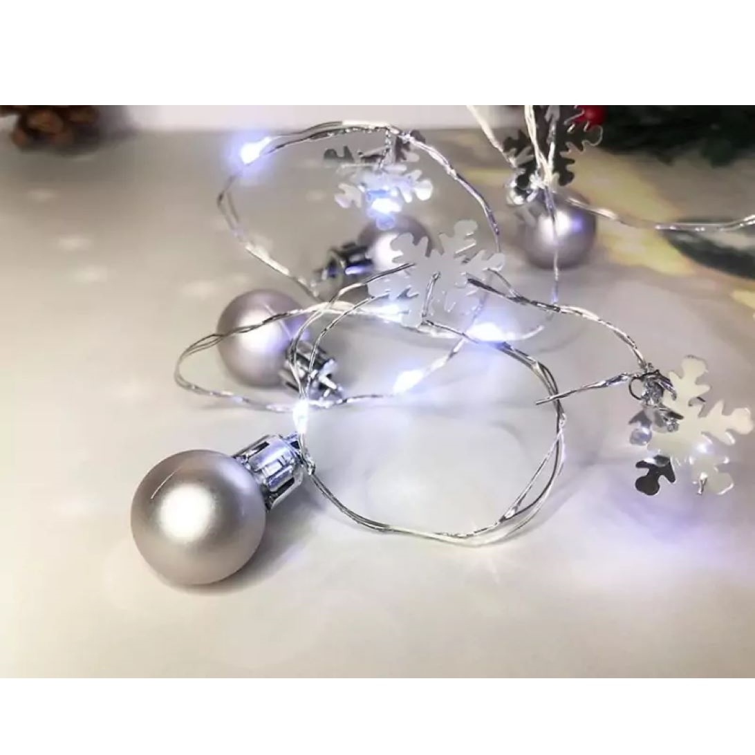 Reťaz Ball, 20 LED studená biela, s guľami a vločka
