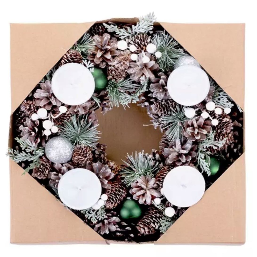 Veniec prírodný, adventný, so zelenými guľami, 34 cm